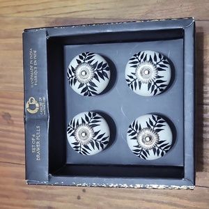 Casa Decor black and white drawer Knobs, New.